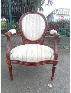 FAUTEUIL STYLE LOUIS XVI...