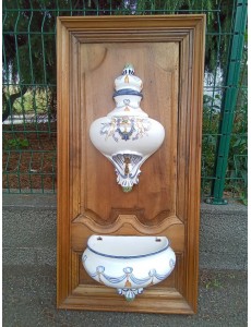 FONTAINE MURALE EN FAIENCE