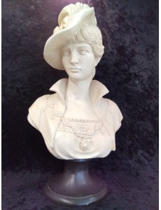 BUSTE FEMME AU CHAPEAU 
