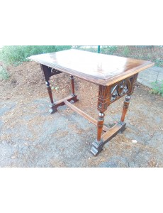 PETITE TABLE STYLE...
