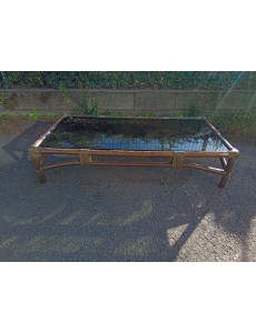 TABLE BASSE EN ROTIN DESSUS...
