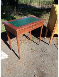 BUREAU DESSUS CUIR VERT 1...