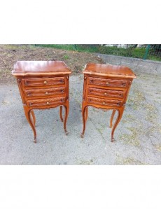 PAIRE DE CHEVET STYLE LOUIS...